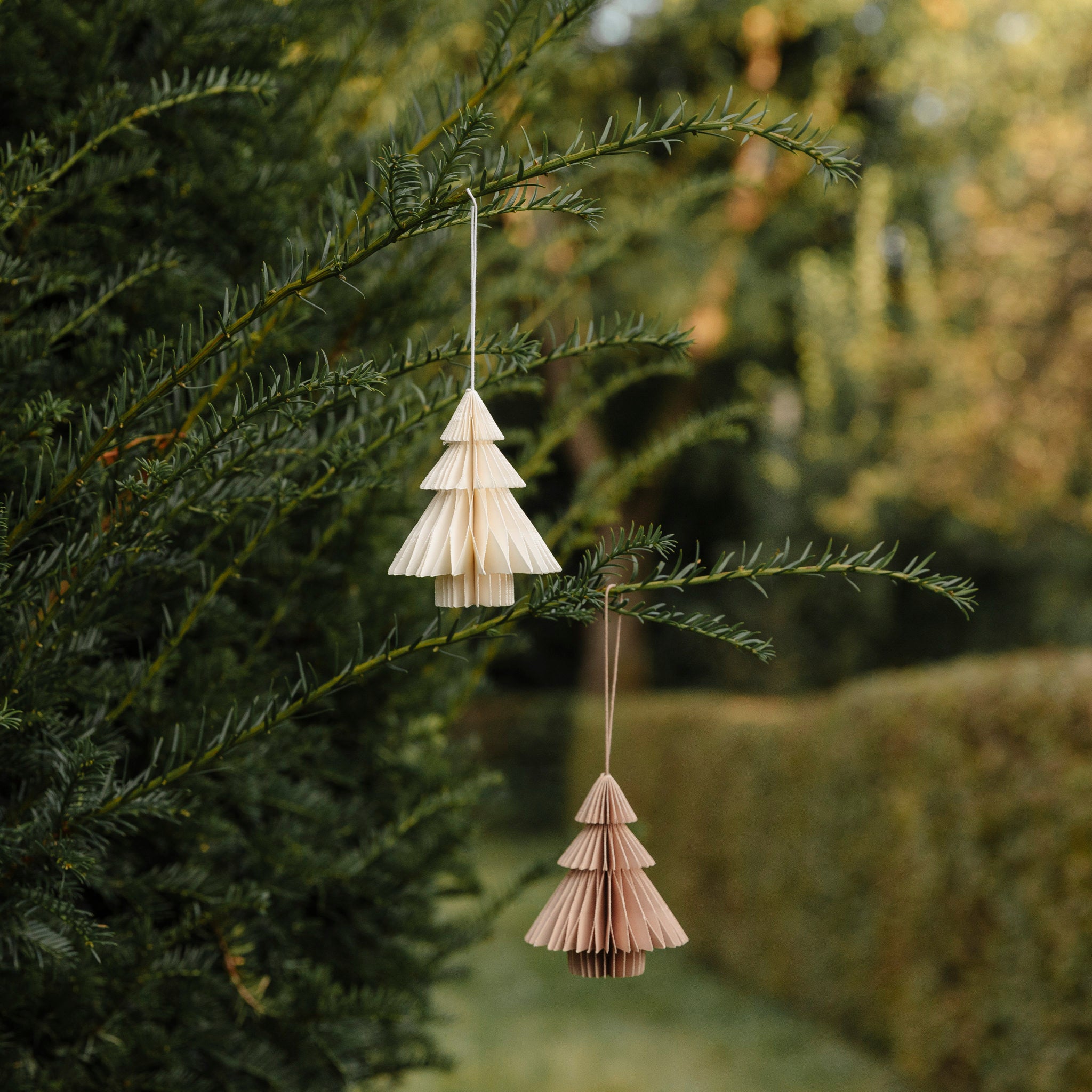 Papieranhänger Weihnachtsbaum - taupe